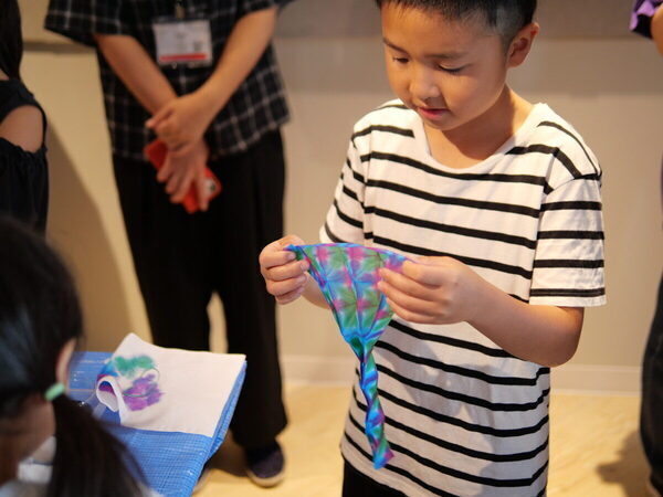 小4息子が挑戦！スペシャルなオリジナルトレカ作り♪ おりぞめ×Adobe Expressの親子向けワークショップ