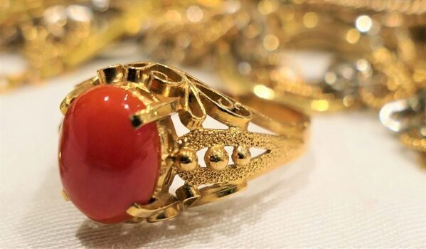 豪気な祖父の死後。祖母の家に遊びに行くと、大切にしていた純金の指輪を引き出しから…「あなたに似合うと思って」