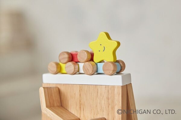 【リニューアルでさらに楽しく】子どもの好奇心と成長を応援する木のおもちゃ！五感を刺激する『ことことスロープⅡ』発売