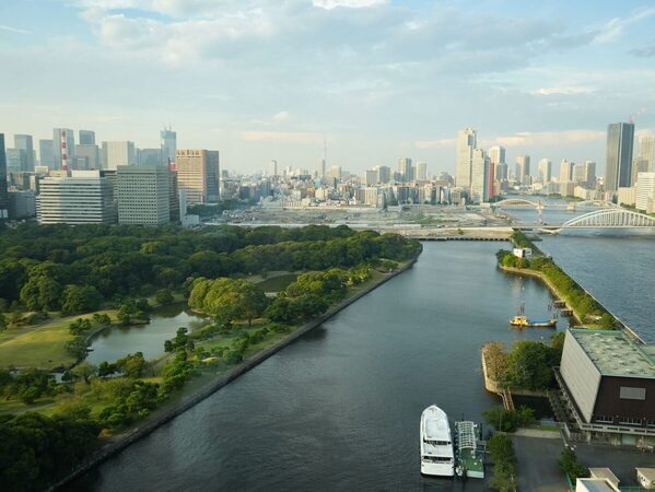 東京の高層ビルの間に干潟が出現！ ラグジュアリーホテルで新感覚の“干潟と食”の自由研究を体験してきた／親子レポ