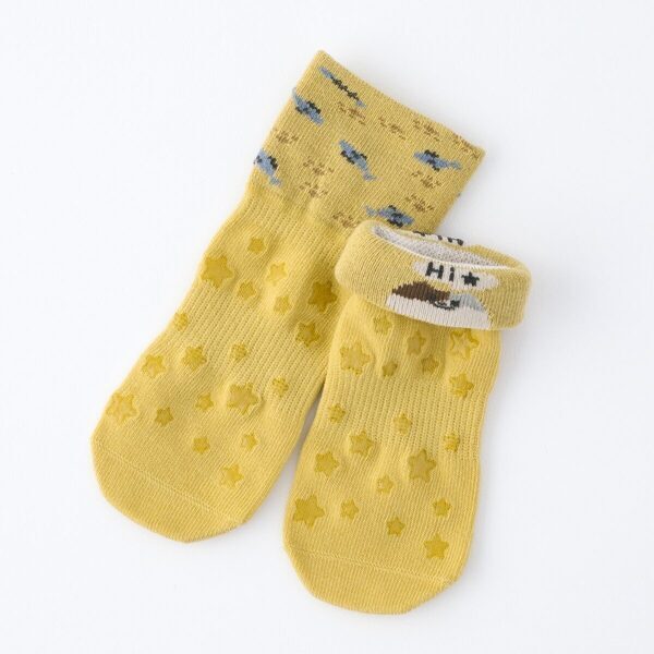 【“イヤイヤ期”を前向きに！】ママ社員の声から生まれた「子どもが自分で履きたくなる靴下」新発売