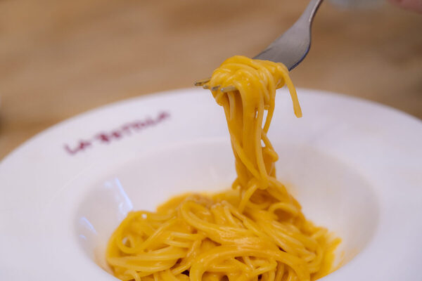 イタリアンの巨匠、落合シェフが監修！ エスビー食品の「予約でいっぱいの店 THE PREMIUM うにのクリームソース」試食レポ