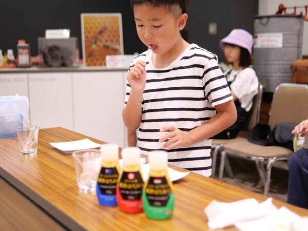 【無料で試食も♡】あま～いヒミツに息子もびっくり！「埼玉養蜂ハチミツ工場」に親子で潜入！