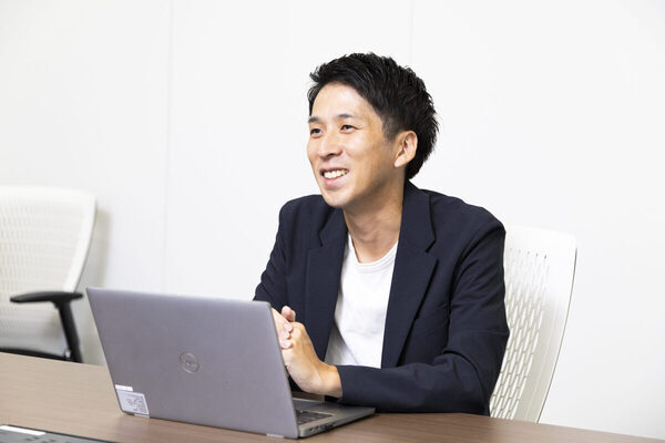 片道2キロの保育園まで電動自転車2台で送迎していた日々も今は懐かしい。夫婦偏りなく一男二女を育てる協力スタイルを聞きました！