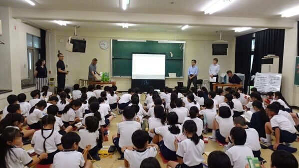 片道2キロの保育園まで電動自転車2台で送迎していた日々も今は懐かしい。夫婦偏りなく一男二女を育てる協力スタイルを聞きました！