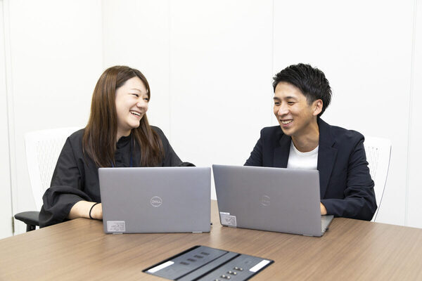 片道2キロの保育園まで電動自転車2台で送迎していた日々も今は懐かしい。夫婦偏りなく一男二女を育てる協力スタイルを聞きました！