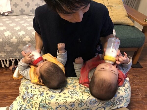 双子誕生で半年間の男性育休。夫婦2人いても想像以上に大変だった新生児期「今振り返っても貴重な経験」