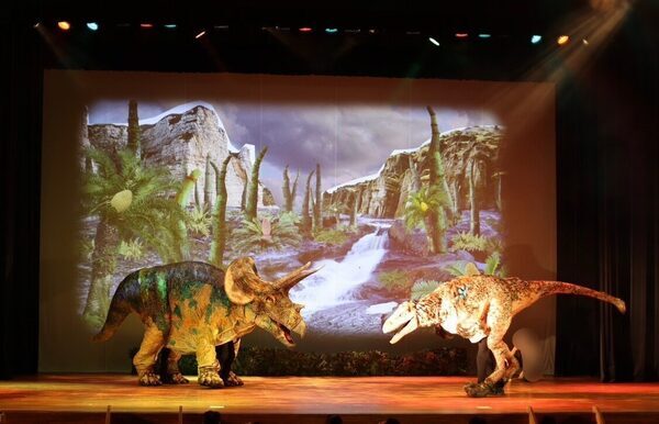 時代を超えて動く恐竜と「触れ合える」体験に4歳もドキドキ！ リアル恐竜ショー「恐竜パーク」親子レポ