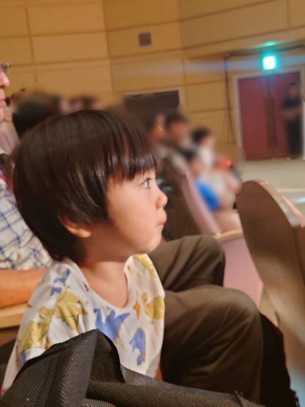 時代を超えて動く恐竜と「触れ合える」体験に4歳もドキドキ！ リアル恐竜ショー「恐竜パーク」親子レポ