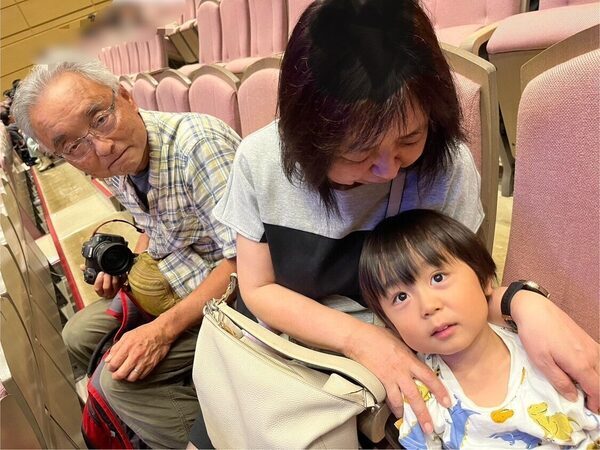 時代を超えて動く恐竜と「触れ合える」体験に4歳もドキドキ！ リアル恐竜ショー「恐竜パーク」親子レポ