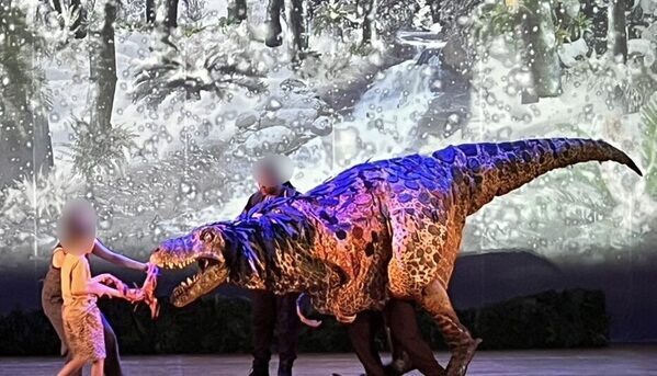 時代を超えて動く恐竜と「触れ合える」体験に4歳もドキドキ！ リアル恐竜ショー「恐竜パーク」親子レポ