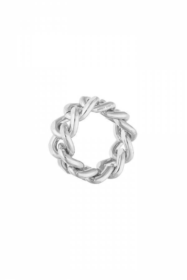 大人のためのトレンドアイテムが大豊作「今手に入れたい」洗練リング。指を美しく長く見せてくれるうれしい効果も…！