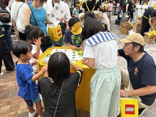 暑い秋に雪!? 季節外れの雪だるま＆10m超恐竜に大興奮！神戸三田アウトレットで『わくわくきっず王国』初開催