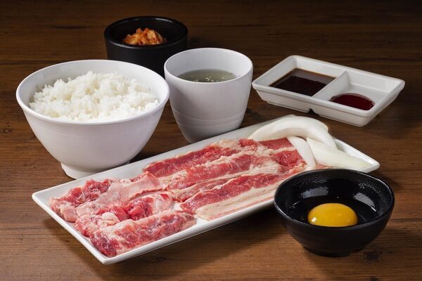 【ジューシーさ爆発！】今年の月見はWカルビ！焼肉ライクに「匠カルビ＆大判カルビセット」登場