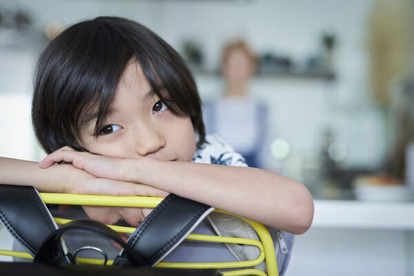 「学校行きたくない」子どものネガ発言に困惑したら…？ 三児の母・小児精神科医の内田舞さんが共感するポイント