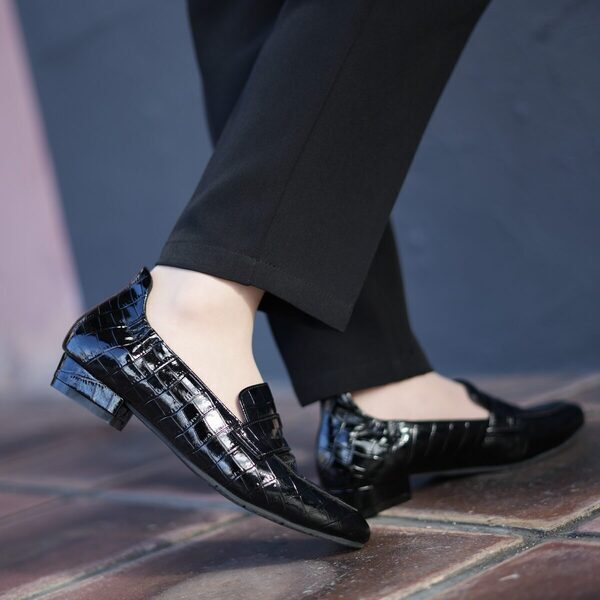 忙しい朝もノンストレス！ 脱ぎ履きがラクなパンプスにスタイリッシュな秋の新作が登場