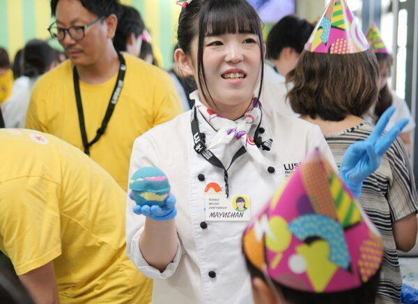 【当選確率214倍!? 】激戦をくぐり抜けて「LUSH」の工場見学へ！ 親子でバスボムの秘密にびっくり