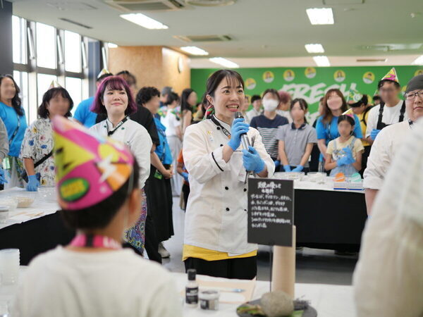 【当選確率214倍!? 】激戦をくぐり抜けて「LUSH」の工場見学へ！ 親子でバスボムの秘密にびっくり