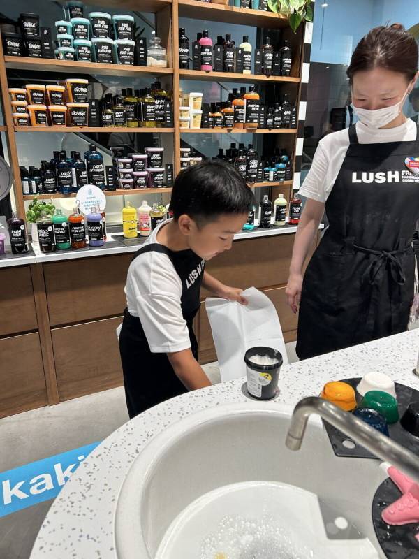 【あのバスボムが作れちゃう】ガチ本気！な「LUSH」の子ども向けお仕事体験プログラムがスゴイ