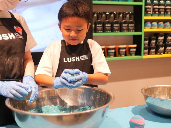【あのバスボムが作れちゃう】ガチ本気！な「LUSH」の子ども向けお仕事体験プログラムがスゴイ