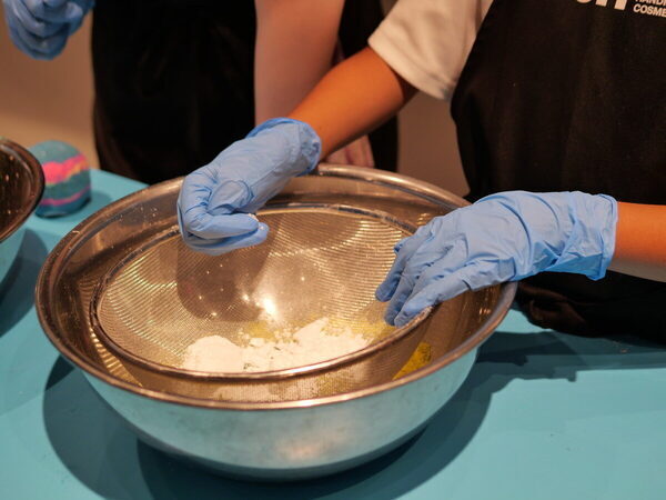 【あのバスボムが作れちゃう】ガチ本気！な「LUSH」の子ども向けお仕事体験プログラムがスゴイ