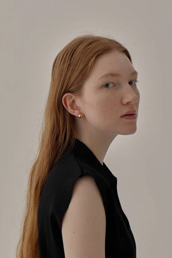 パートナーと色違いでさりげないペア感。ジェンダーレスなデザインで大人同士ならではの絆を表現するAFFECTのジュエリーアイテム