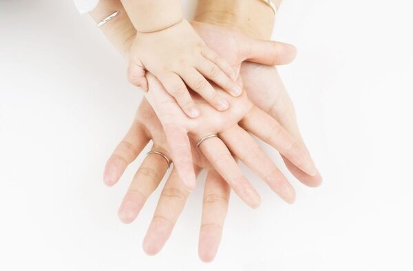 「人生を改めて考え直すきっかけに」20歳の誕生日に両親から贈られた一粒石のベビーリング