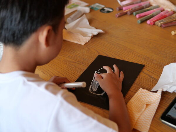 【スタバでアート体験⁉】カフェを彩るおしゃれなチョークアートを学べる！親子で参加できる限定イベント