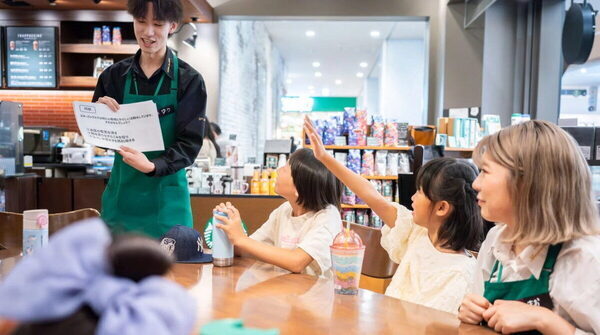 【スタバでアート体験⁉】カフェを彩るおしゃれなチョークアートを学べる！親子で参加できる限定イベント