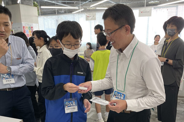 【参加無料】小中学生が現役支店長にプレゼン＆融資申込!? 豊橋信金の「本気の起業家教育プログラム」がすごい