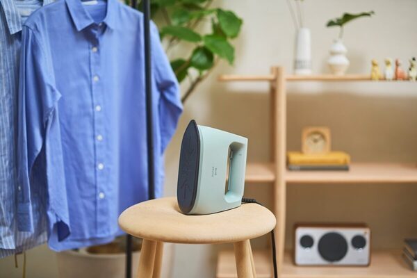 “出かける前の15秒”【新発売】BRUNO 2WAY衣類スチーマーで朝の身支度を時短