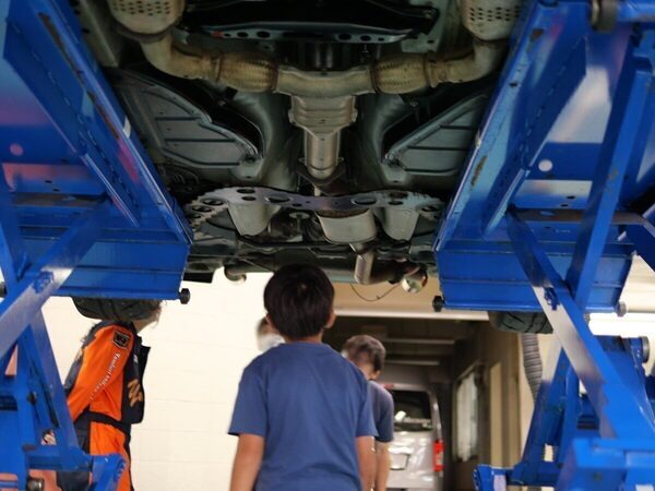 【クルマ好きにはたまらない】「小学生にここまでさせる⁉」本気すぎるエンジン分解を体験！