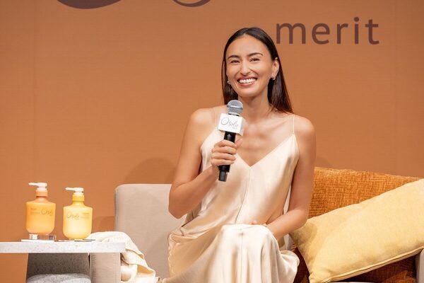 モデルの長谷川潤さんが思春期の娘と初共演！ 「『Mommy』から急に『Mom』に変わって…」切ない親心を明かす