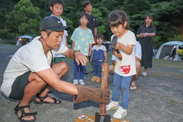 【焚き火のうれしい季節到来！】親子で焚き火＆ナンドッグ作りができる体験が楽しそう！