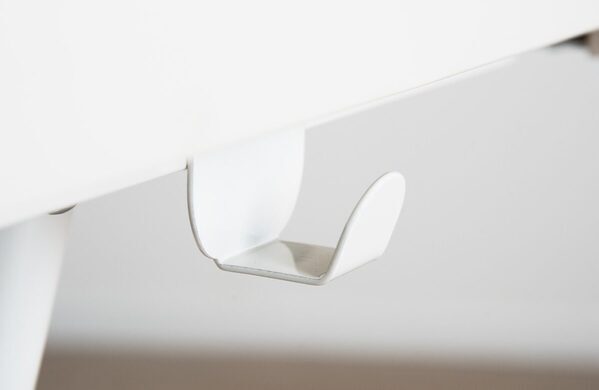 この発想はなかった！【一体型×キャスター】家中どこでも学習できる“移動式デスク＆チェア”新登場