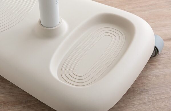 この発想はなかった！【一体型×キャスター】家中どこでも学習できる“移動式デスク＆チェア”新登場