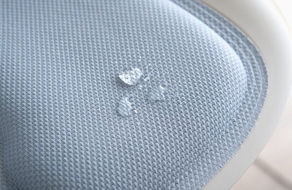 この発想はなかった！【一体型×キャスター】家中どこでも学習できる“移動式デスク＆チェア”新登場