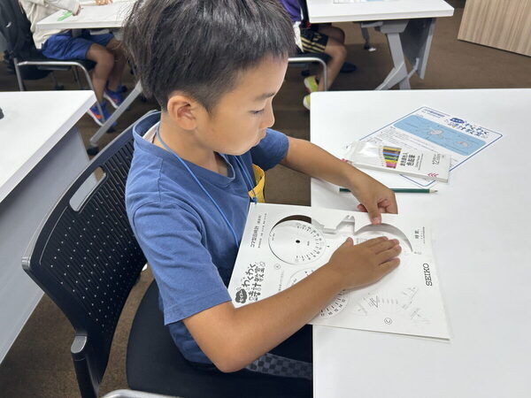 【銀座のシンボルが目の前に！】あのSEIKO時計塔で実験ができちゃう「わくわく時計教室 日時計編」