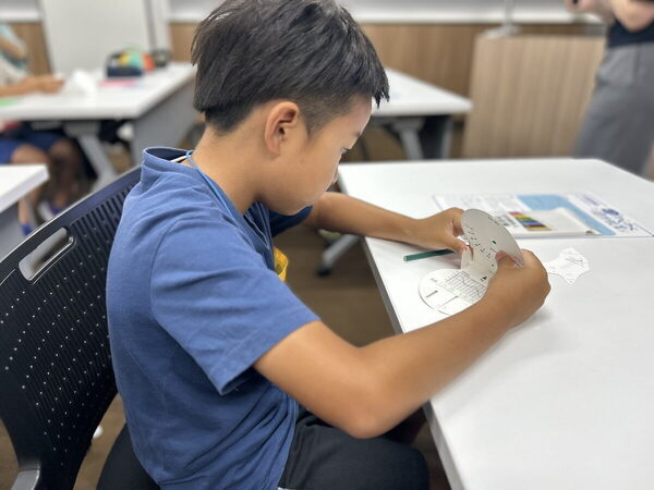 【銀座のシンボルが目の前に！】あのSEIKO時計塔で実験ができちゃう「わくわく時計教室 日時計編」