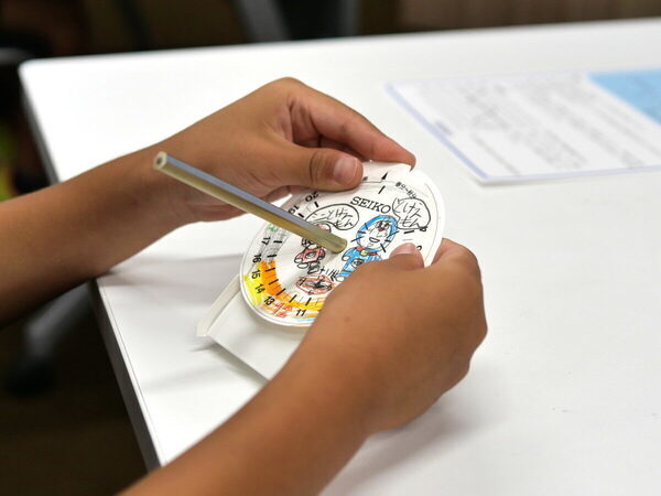 【銀座のシンボルが目の前に！】あのSEIKO時計塔で実験ができちゃう「わくわく時計教室 日時計編」