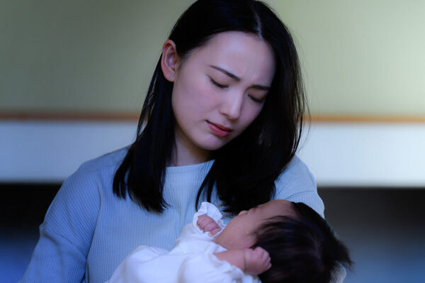 夜泣きで起きてるのは私だけじゃない…！ 子どもの夜泣き、ママたちのリアルな乗り越え方