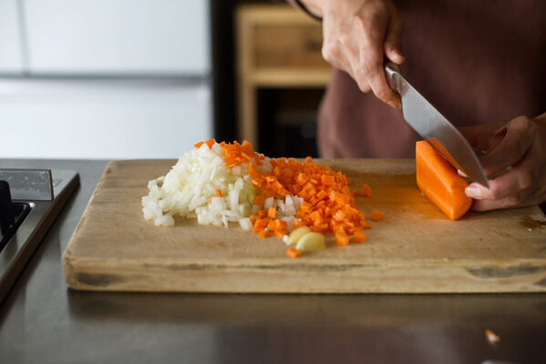 「かれこれ3週間、食パンしか食べない」「手作りにこだわらない」離乳食の悩みに先輩ママたちの経験が助かる！