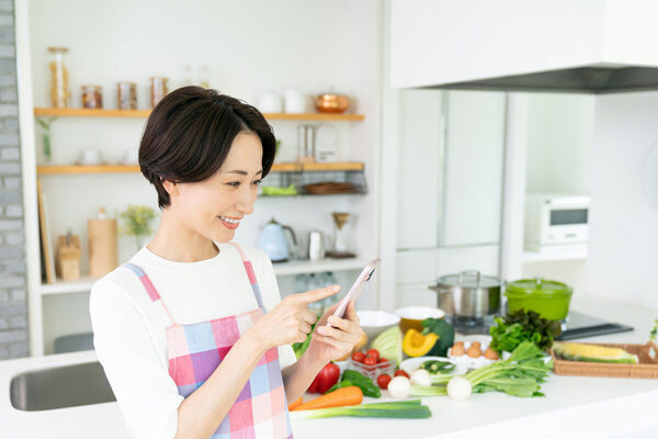 「かれこれ3週間、食パンしか食べない」「手作りにこだわらない」離乳食の悩みに先輩ママたちの経験が助かる！