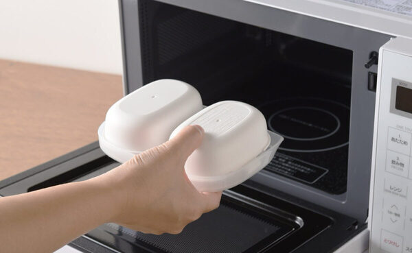 【お弁当革命】冷凍ご飯がそのまま“ふんわりおにぎり”に！専用保存容器「おにぎりがう米わん」新登場