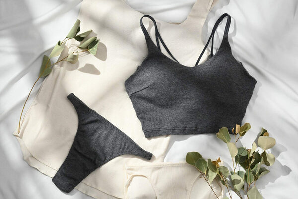 【AERA BLUE】盛れる！コットンブラが登場。バストメイクと心地よさが両立する高機能ブラレット