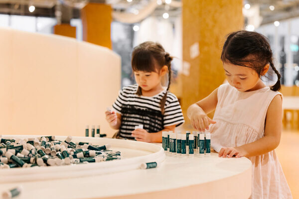 【コラボに注目♪】巨大なメンソレータムリップの遊具で遊べちゃう！ ロート製薬×PLAY! PARK（東京都立川市）が楽しそう