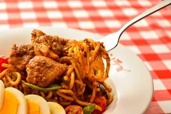 【伝説メニューが復活】人気No.1「カレーナポ」がゴロっとチキンで進化！スパゲッティーのパンチョ創業16周年記念で復刻発売