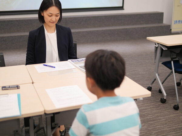 【子ども新聞の編集長にインタビュー！】発行部数No.1を誇る人気のヒミツに、小4男子が迫ってみると……