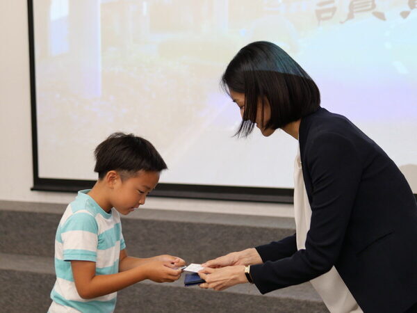 【子ども新聞の編集長にインタビュー！】発行部数No.1を誇る人気のヒミツに、小4男子が迫ってみると……