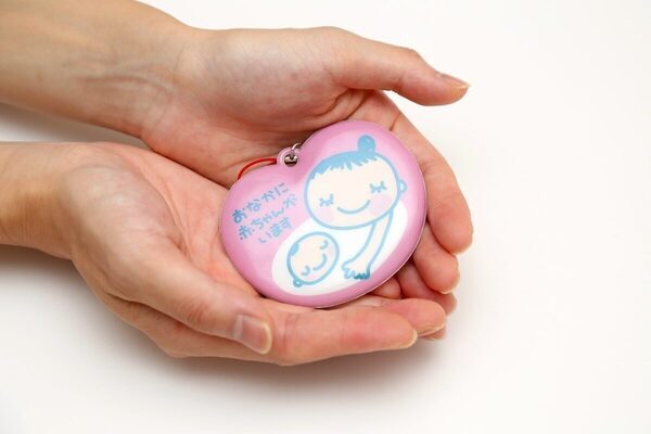 SNSの意見はホント？ マタニティマークの印象調査、実は全体的にポジティブ！ SNS別、年代別の違いにも注目